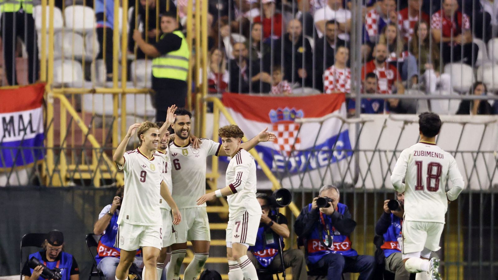 Vuelve el efecto Merino: España remonta a Croacia y completa el pleno de victorias en el parón (1-2)