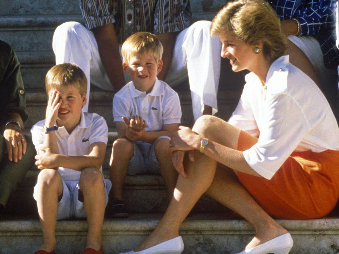 Diana de Gales con sus hijos, durante una visita a España. (Cordon Press)