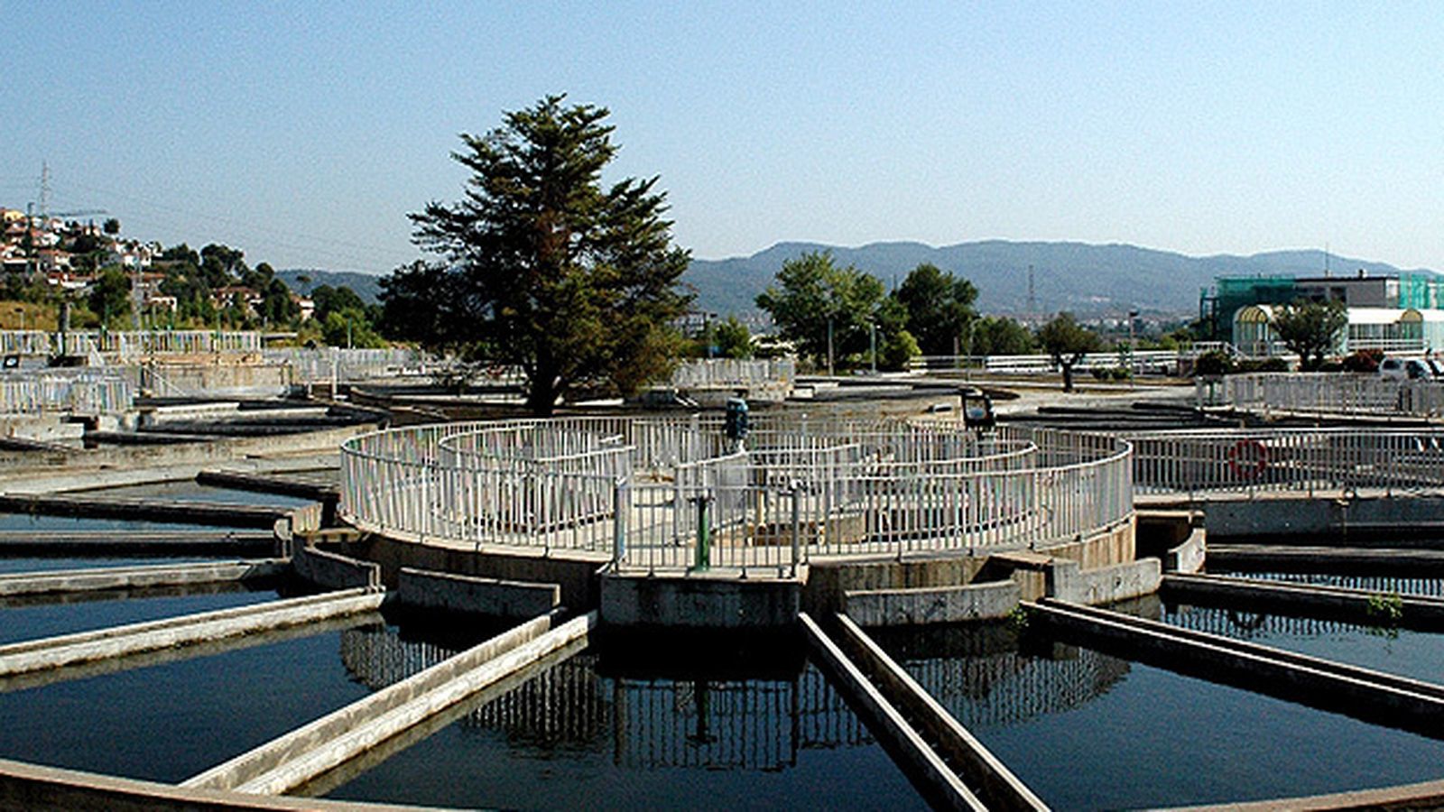 Foto: Estación de tratamiento de agua potable en Llobregat (www.atll.cat)