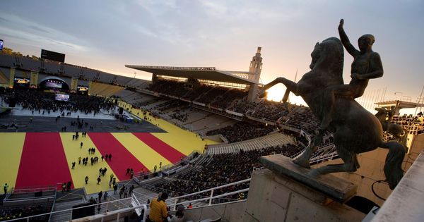 Foto: Vista general del estadio antes de empezar el concierto por la libertad de los "presos políticos" en Barcelona. (EFE)