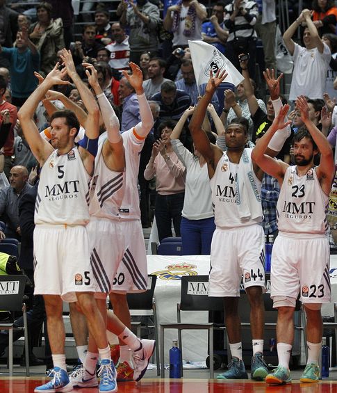 Foto: Los jugadores del Real Madrid celebran la victoria ante Olympiacos (Efe).