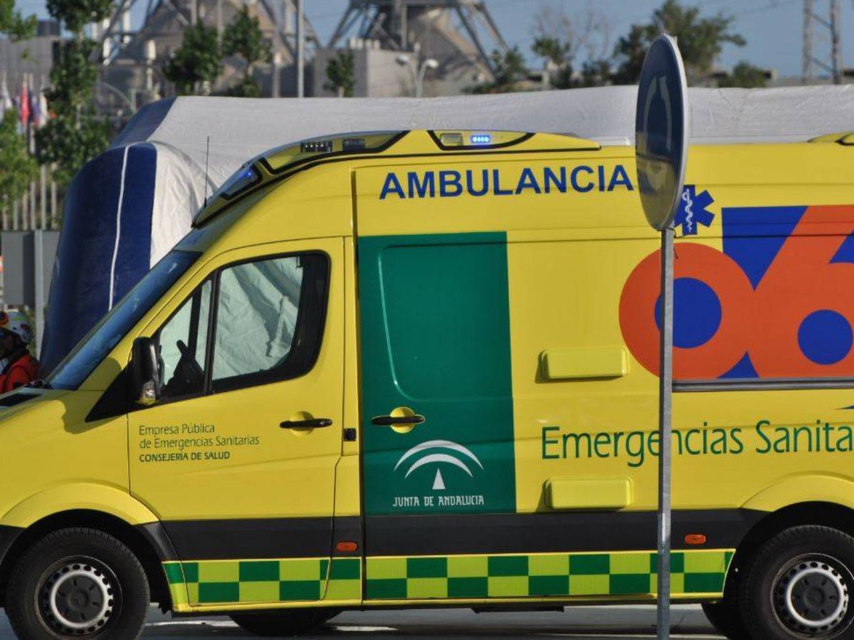 Foto: Imagen de archivo de una ambulancia en Andalucía. (112 Andalucía)