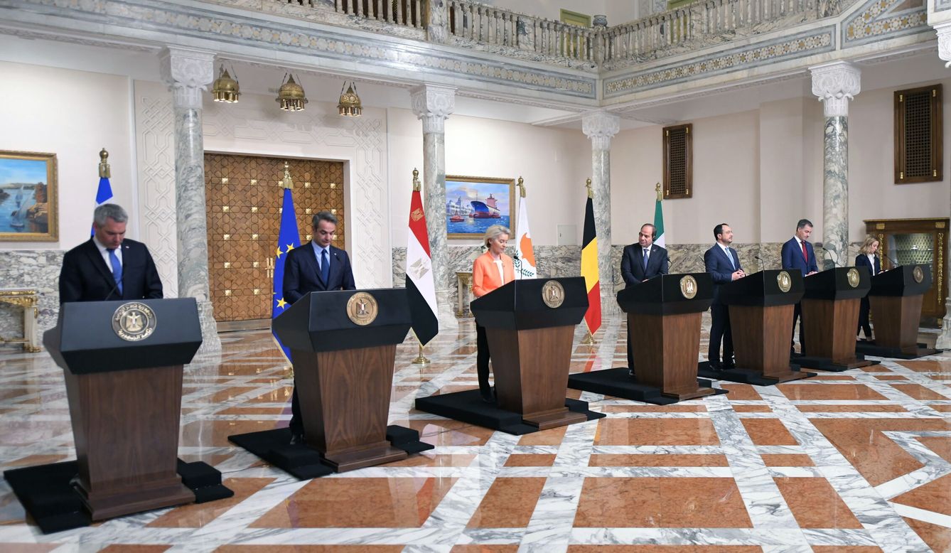 Líderes europeos durante una visita a El Cairo para cerrar un acuerdo. (EFE)