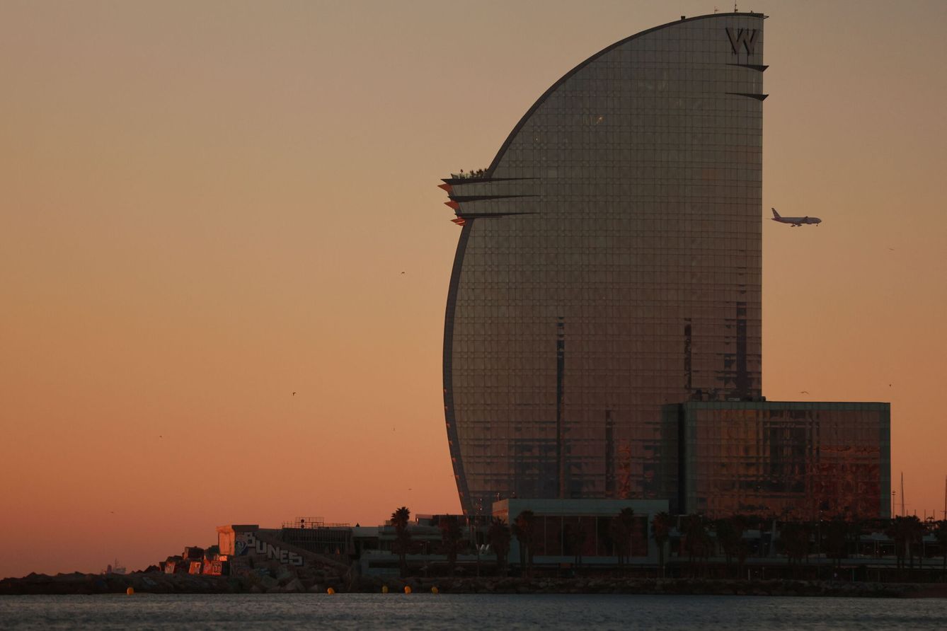 El W Hotel de Barcelona, uno de los legados arquitectónicos de Ricardo Bofill. (Reuters)