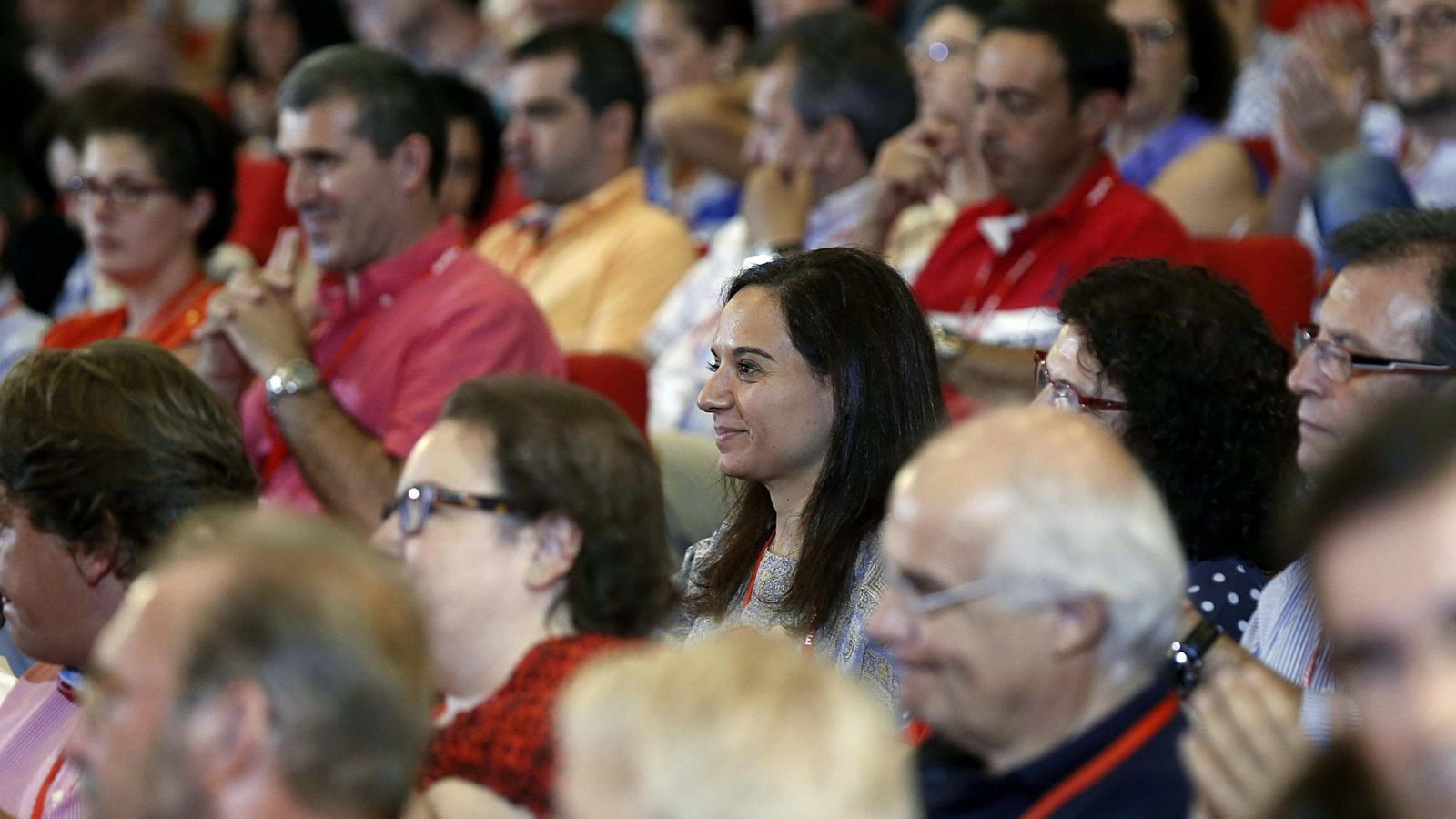 Foto: Sara Hernández (c), durante el Congreso extraordinario de los socialistas madrileños celebrado ayer. (EFE)