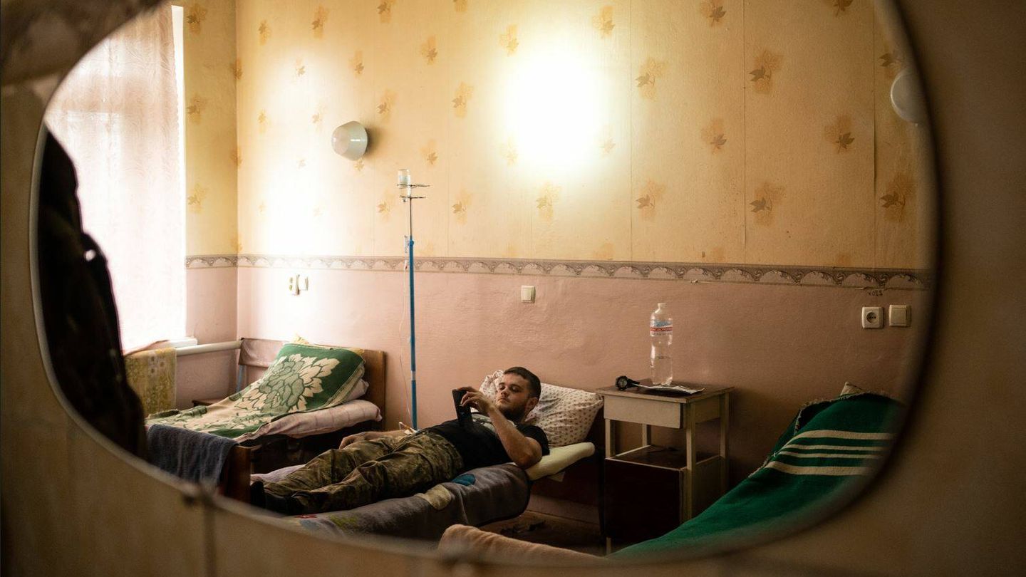 Nikson, en el hospital donde está siendo tratado en el Donbás (Fermín Torrano)