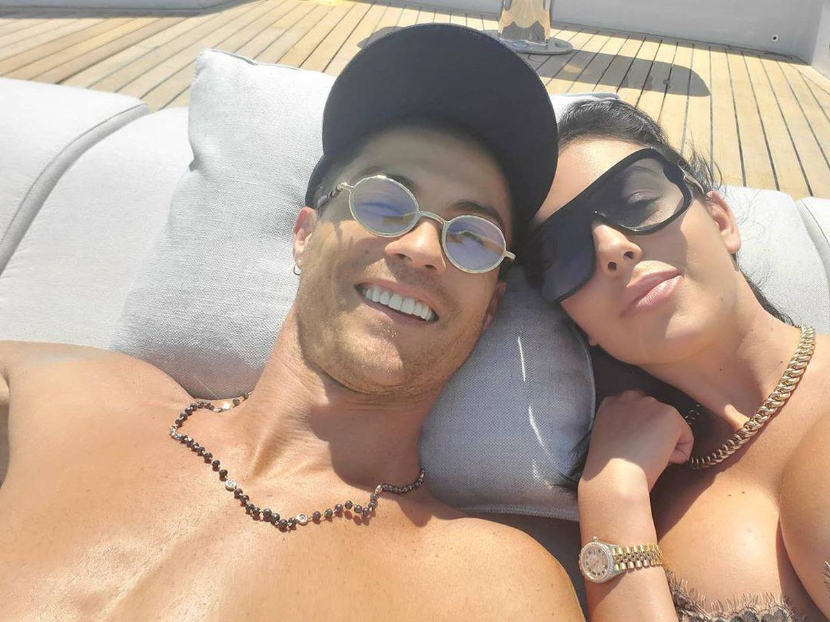 Foto: Cristiano y Georgina a bordo de su barco. (Instagram)