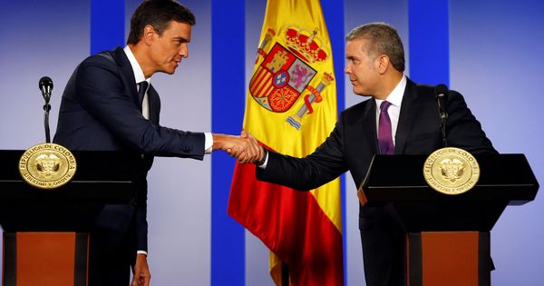 Foto: Pedro Sánchez, con el presidente colombiano, Iván Duque, tras su reunión en la Casa de Nariño de Bogotá. (Reuters)