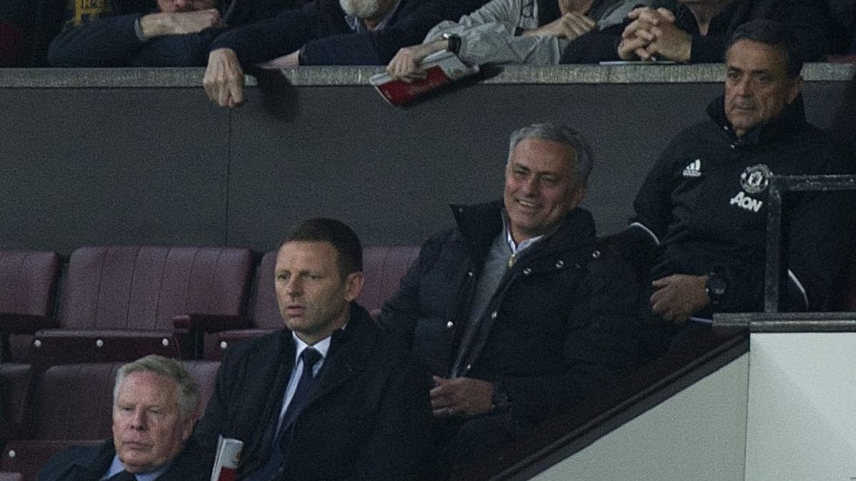 Guardiola olvida la crisis en la que sigue metido Mourinho, expulsado y sin ganar