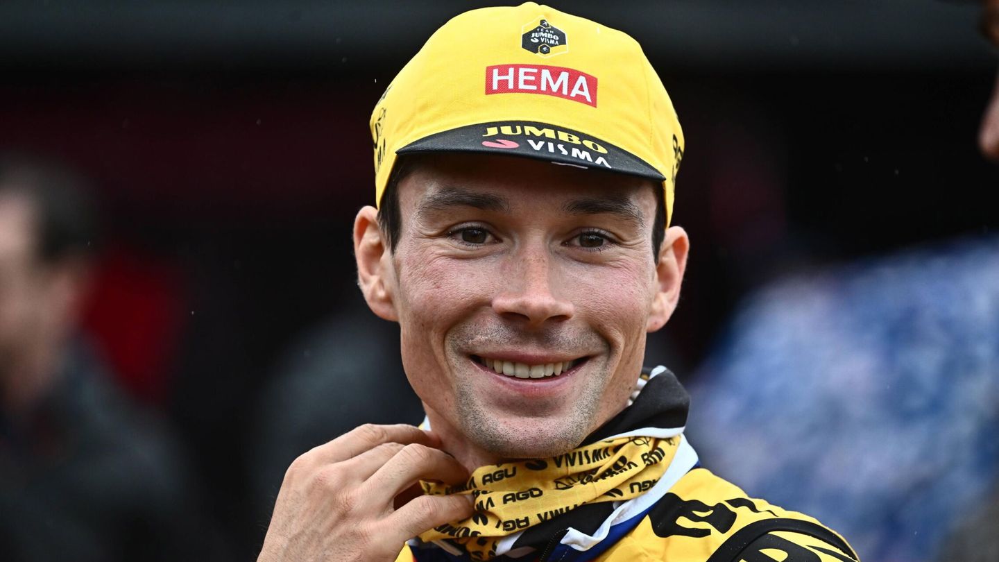 Roglic es el favorito para ganar el Giro tras la retirada de Evenepoel. (EFE/Luis Díaz)