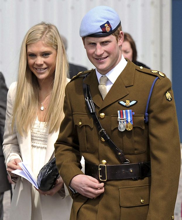Foto: El príncipe Harry junto a su ¿nueva novia? Chelsy Davy (Efe)