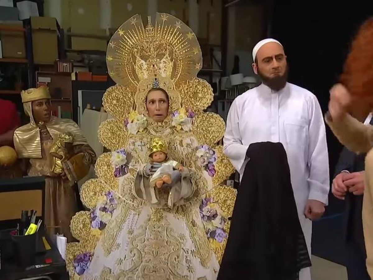Foto: La actriz Judith Martín caracterizada de la Virgen del Rocío en 'Polònia'. (TV3)