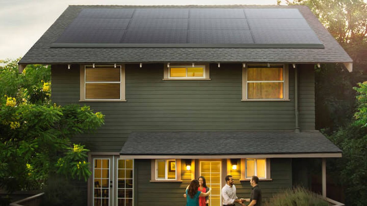 Tesla estrena nuevos paneles solares adaptables a cualquier tejado