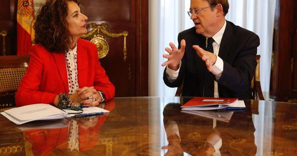 Foto: María Jesús Montero y Ximo Puig, reunidos en el Ministerio de Hacienda. (EFE)