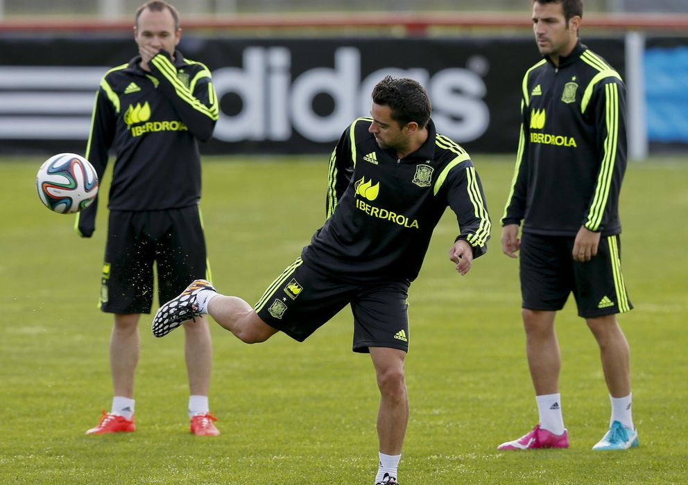 Foto: Iniesta, Xavi y Cesc, durante un entrenamiento de la Roja (EFE)