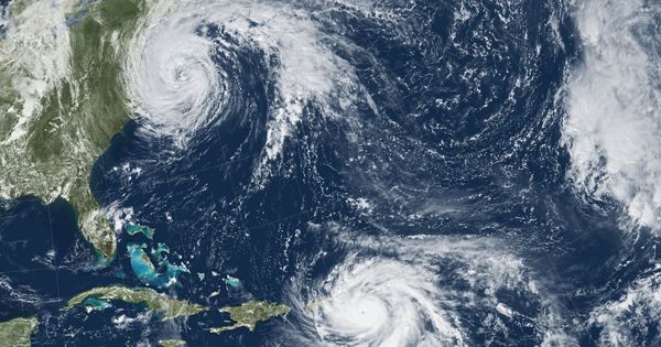 Foto: Fotografía de la NASA de los huracanes maría y josé cerca de la zona del Triángulo de las Bermudas. EFE