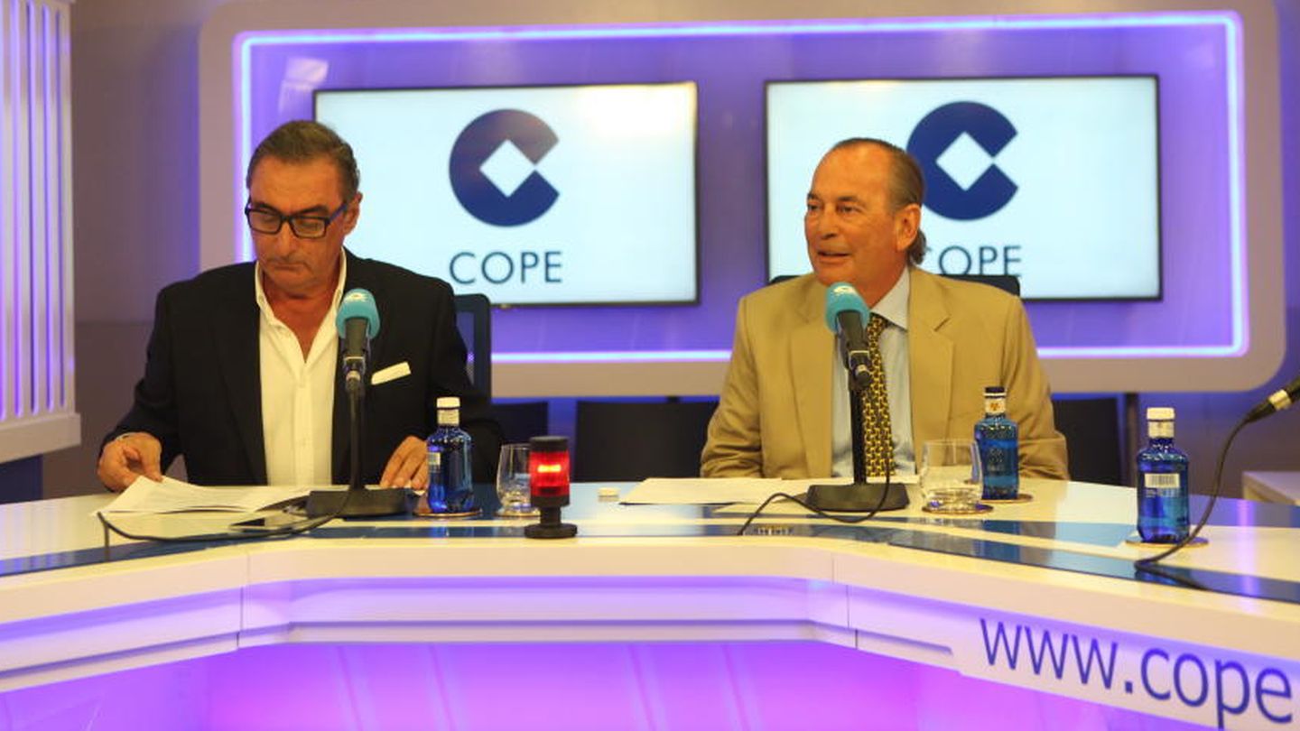 El locutor Carlos Herrera y Rafael Pérez del Puerto, presidente de COPE, en una imagen de archivo.
