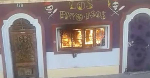Foto: El centro de malabares de los 'okupas' del Cabañal de Valencia, en llamas.