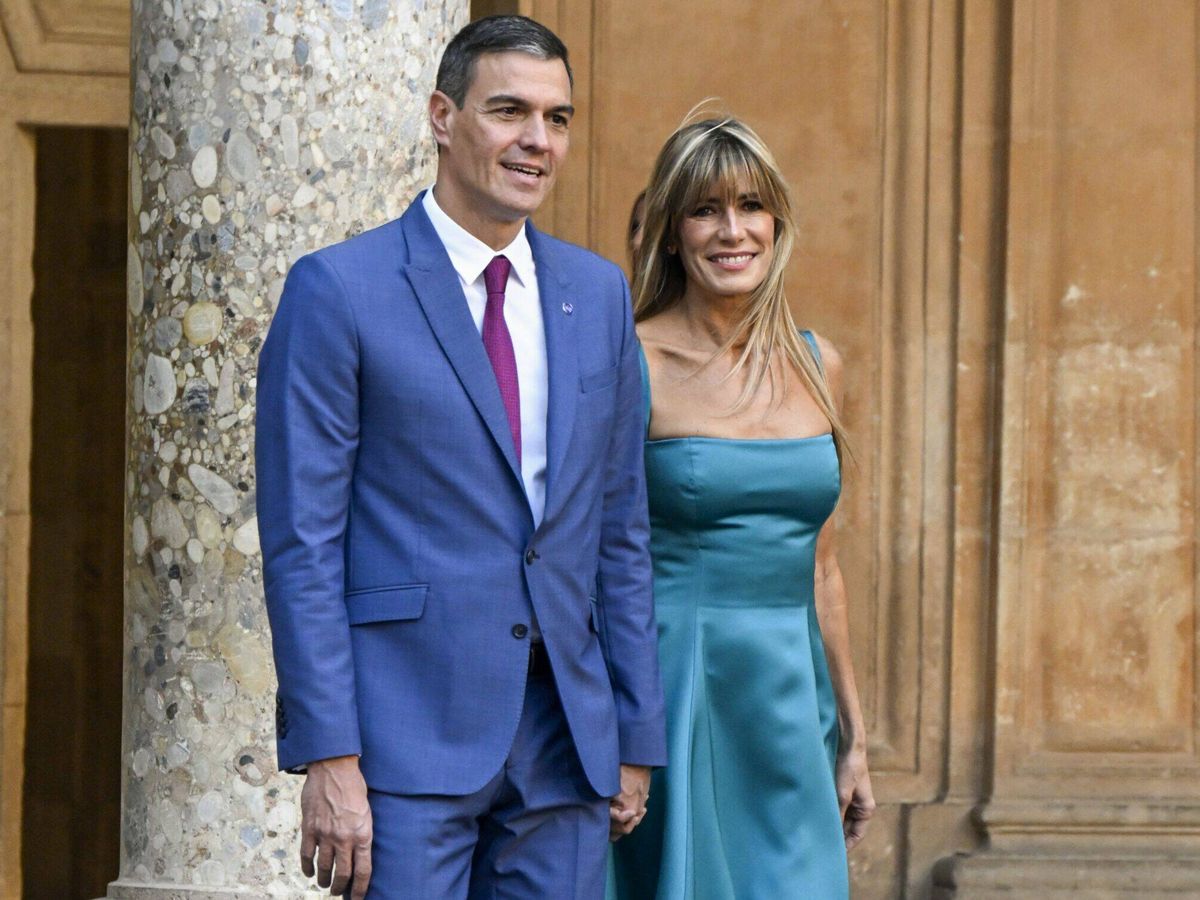 Foto: Pedro Sánchez y su esposa Begoña Gómez. (EFE/Miguel Ángel Molina)