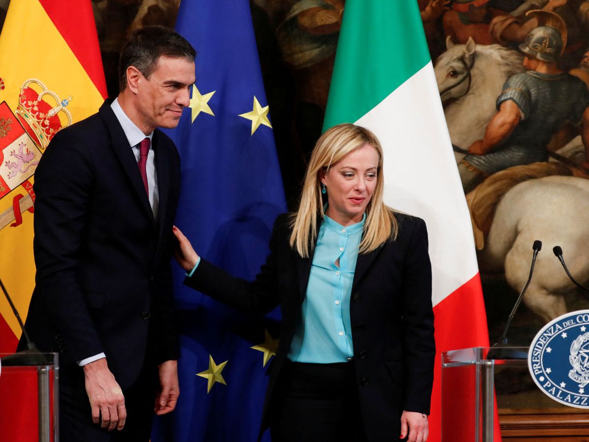 Foto: Pedro Sánchez y Giorgia Meloni en el Palazzo Chigi. (Reuters/Remo Casilli)