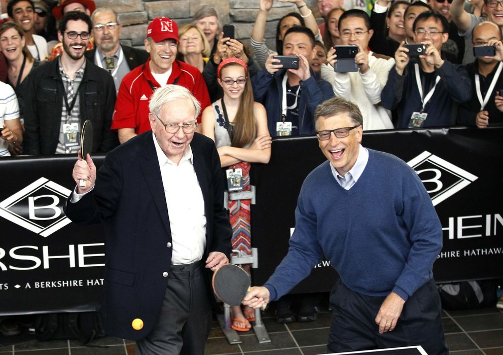 Foto: Warren Buffett y Bill Gates han manifestado su deseo de ceder la mayor parte de su riqueza a obra social. (Reuters/Rick Wilking)
