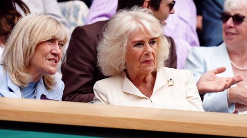 La reina Camila demuestra en Wimbledon que está revolucionando su armario a los 77 años: las claves del cambio 