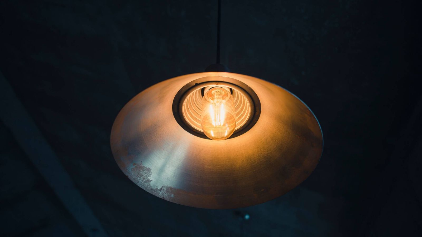 Precio de la luz por horas hoy, martes 20 de octubre: las horas más baratas y más caras