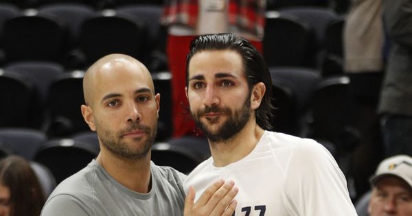 Foto: Jordi Fernández (i) junto a Ricky Rubio antes de un Jazz-Nuggets de esta temporada. (EFE)