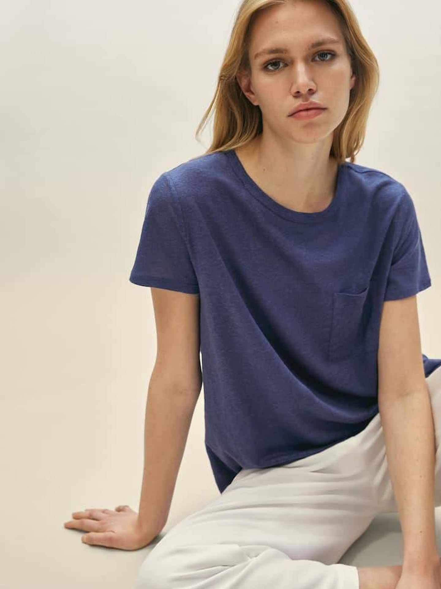 Camiseta de lino de Massimo Dutti. (Cortesía)