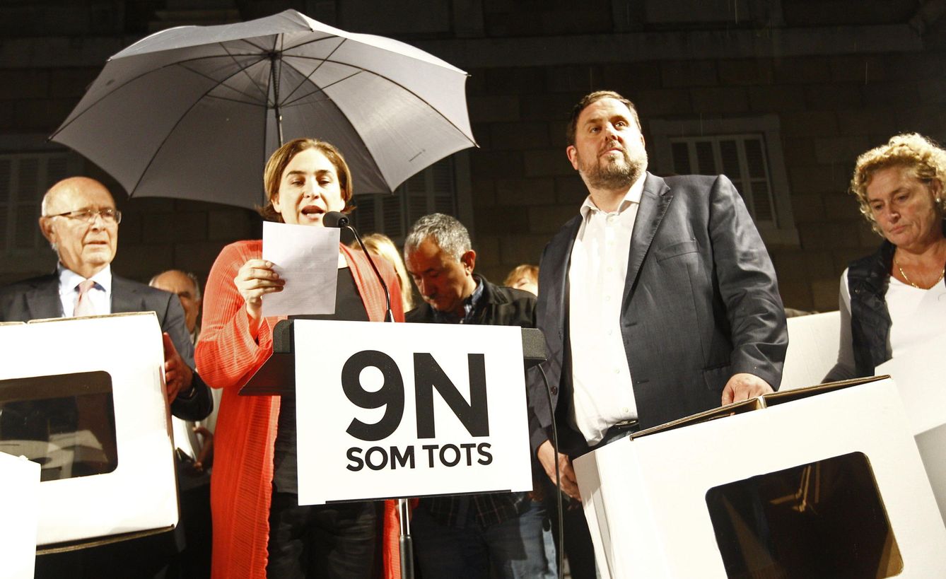 Colau lidera el manifiesto contra las querellas 'antidemocráticas' por el 9N. (EFE)