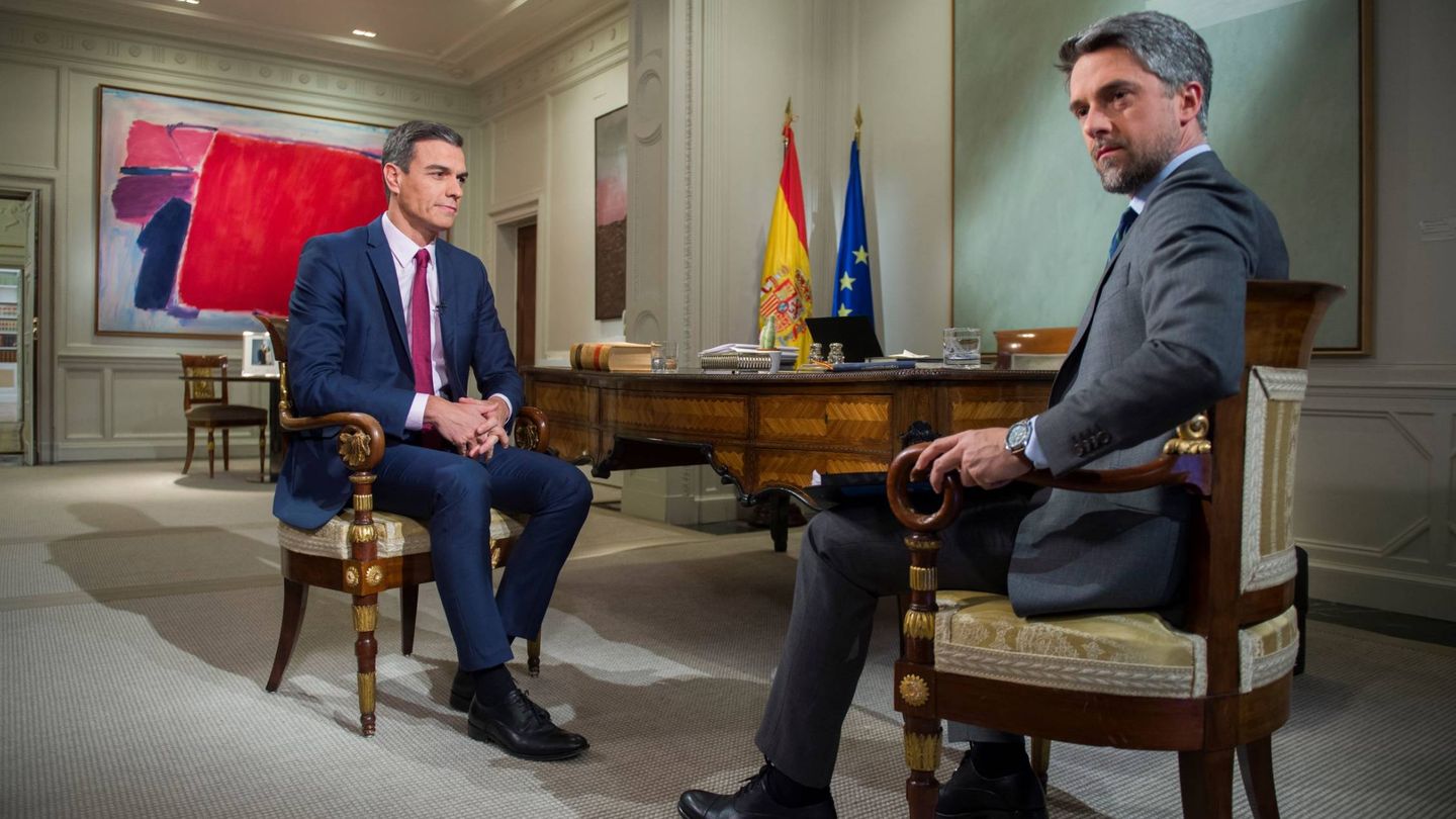 El presidente del Gobierno, Pedro Sánchez, durante la entrevista con Carlos Franganillo en TVE, en febrero de 2019. (EC)