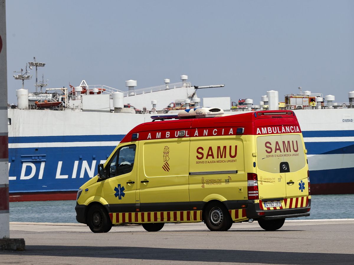 Foto: Una ambulancia de SAMU. (EFE/Manuel Bruque)