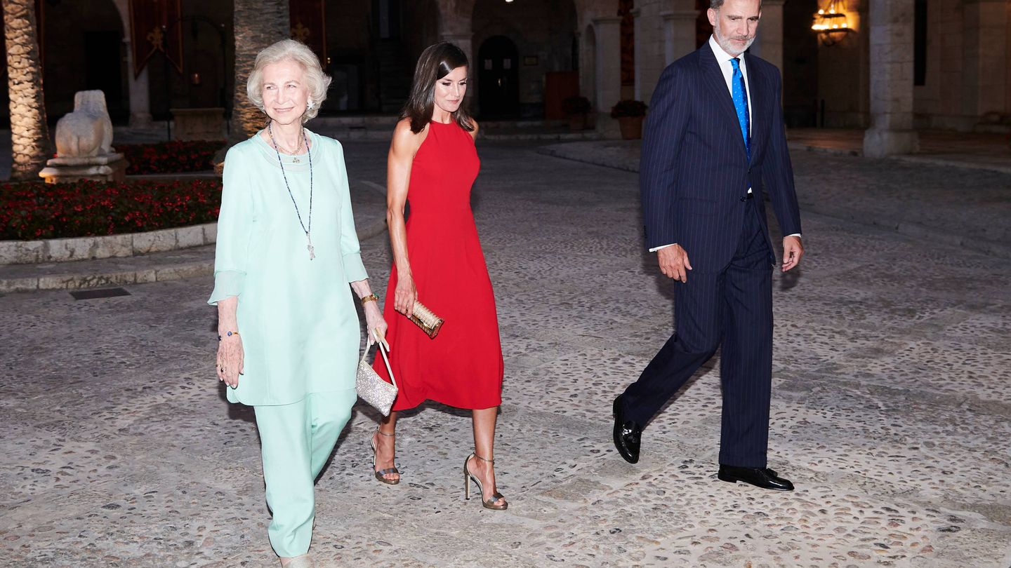 Los Reyes y la reina Sofía, durante la recepción en el Palacio de la Almudaina. (Limited Pictures)