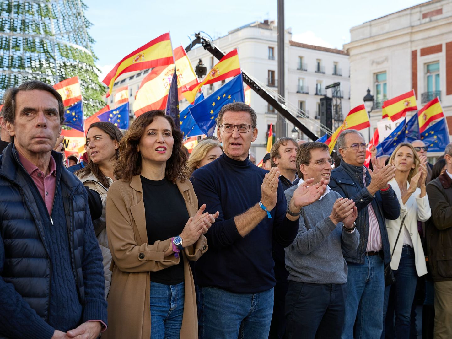 Aznar, Ayuso, Feijóo y Almeida, en la manifestación de Sol. (Europa Press/Jesús Hellín)