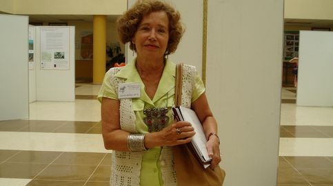 La numismática M. Paz García-Bellido, condecorada en la embajada alemana