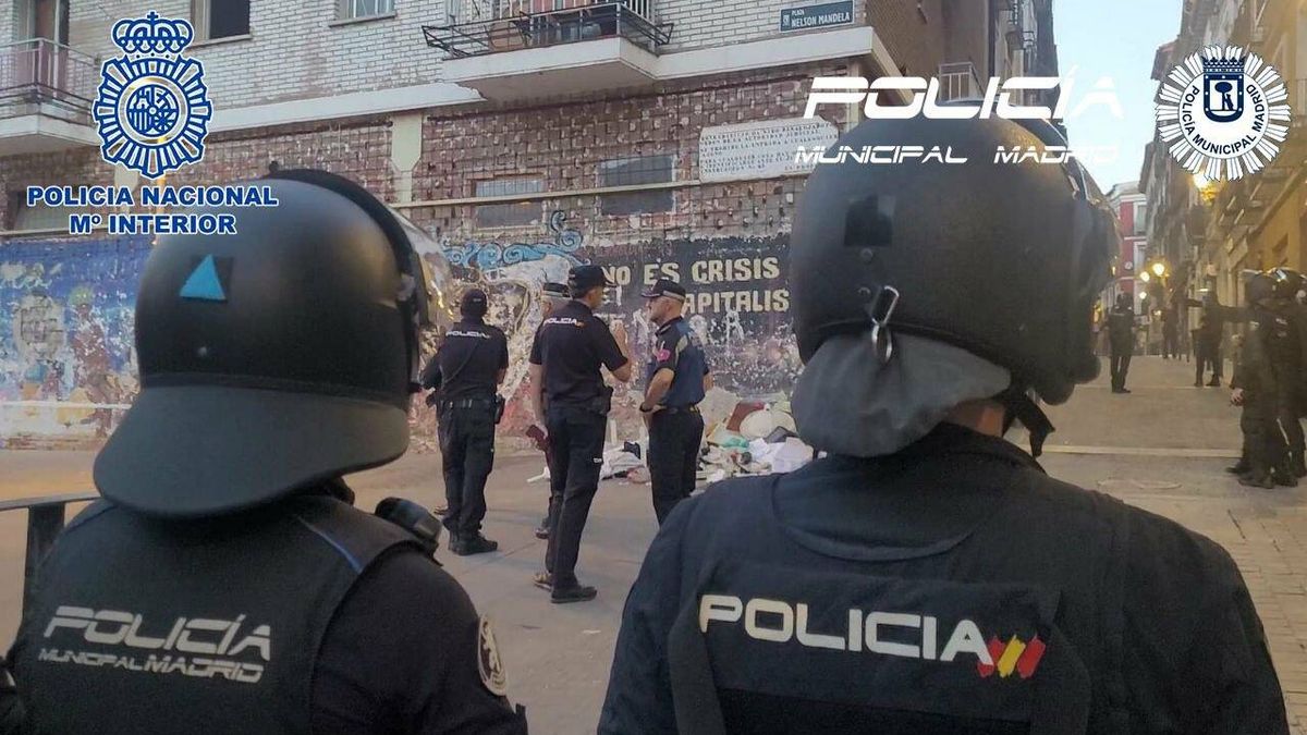 Desalojan a varias personas del edificio okupado de La Quimera (Lavapiés) por orden judicial