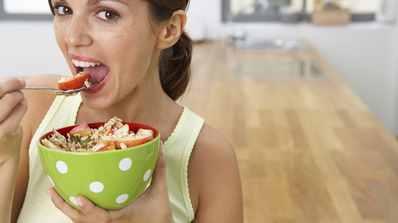 Foto: Las encuestas de nutrición evidencian cuáles son los grandes errores de nuestros hábitos alimenticios. (Corbis)