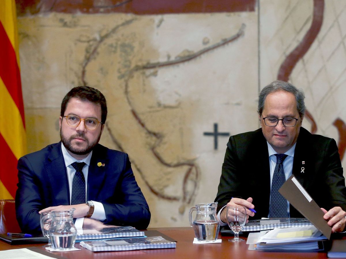 Foto: El presidente de la Generalitat, Quim Torra, junto a su vicepresidente, Pere Aragonés (i), durante la reunión del Govern. (EFE)
