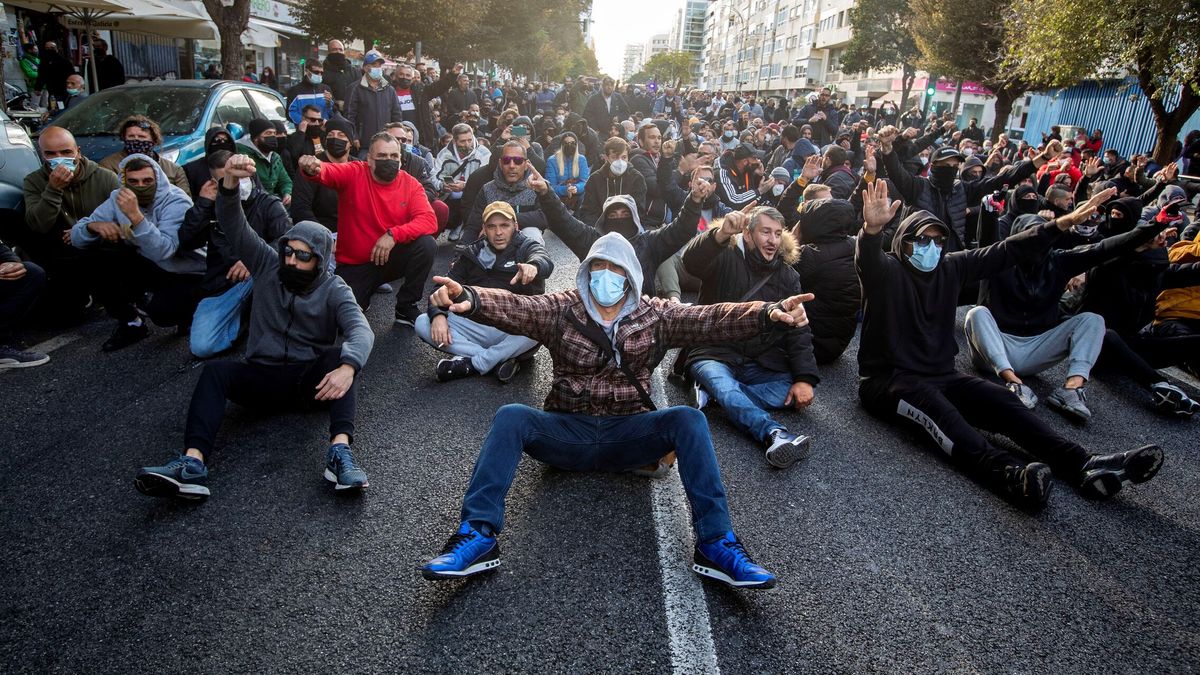 Disturbios y cargas policiales en la cuarta jornada de huelga del metal en Cádiz