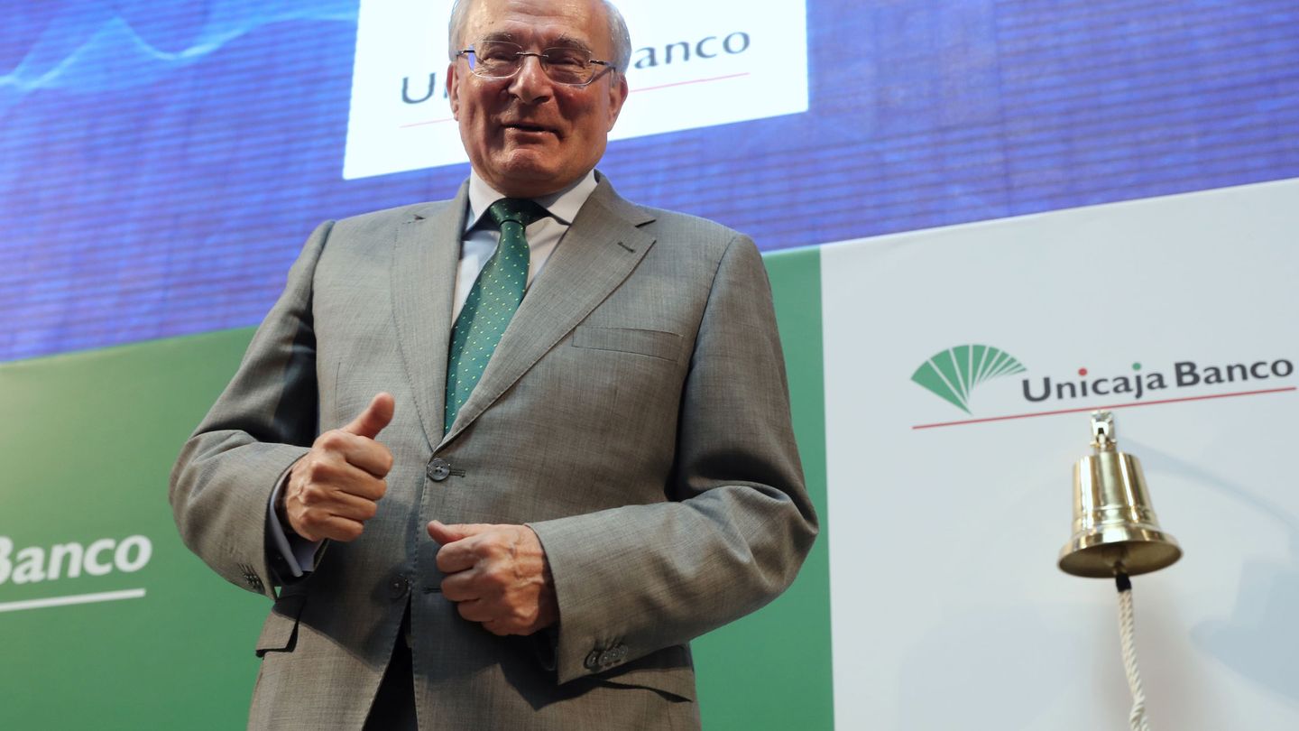 El presidente de Unicaja Banco, Manuel Azuaga, durante el debut en bolsa. (EFE)