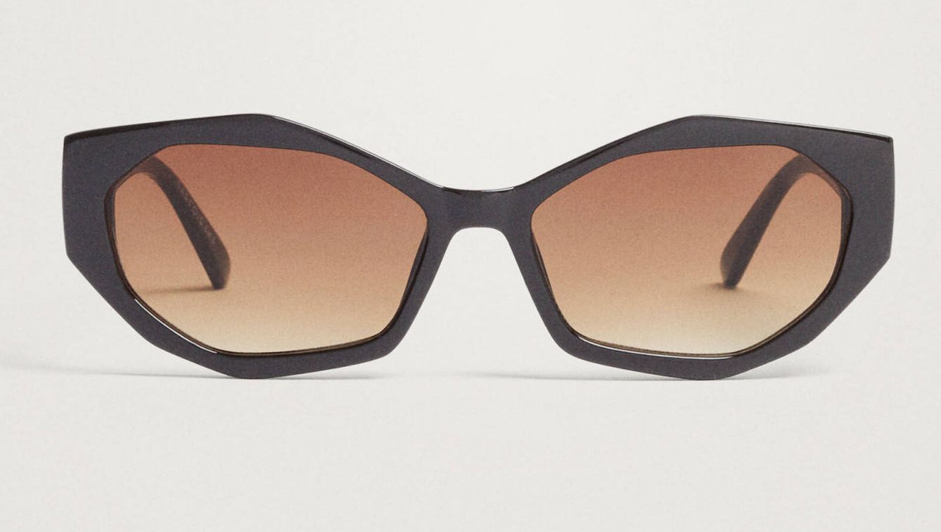 Puedes encontrar estas gafas de sol hexagonales en Parfois. (Cortesía)