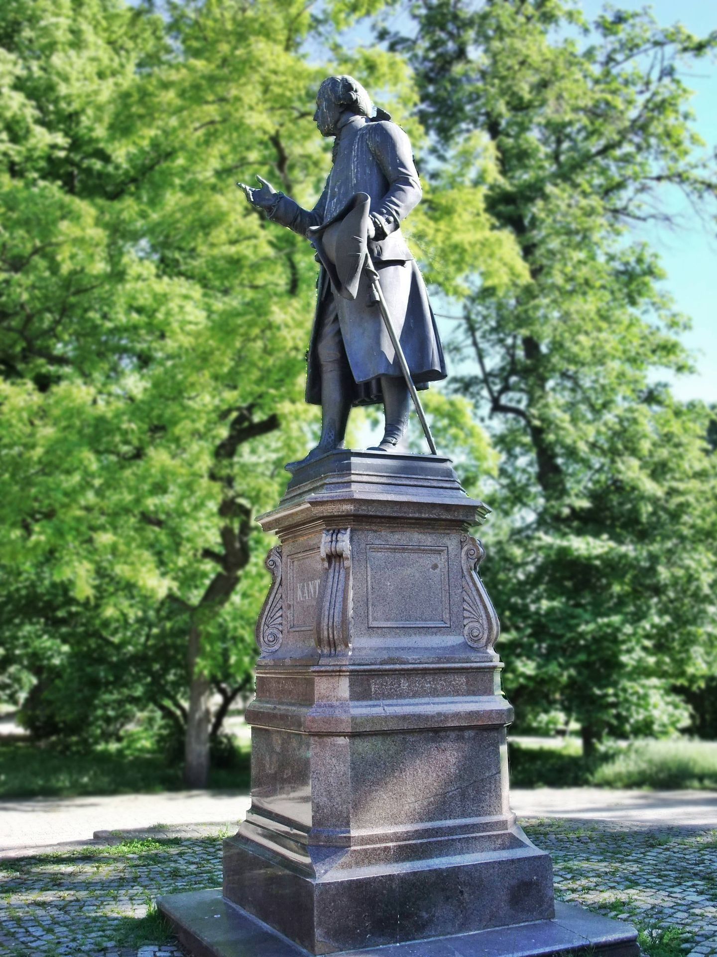 Estatua de Kant en la actual Kaliningrado