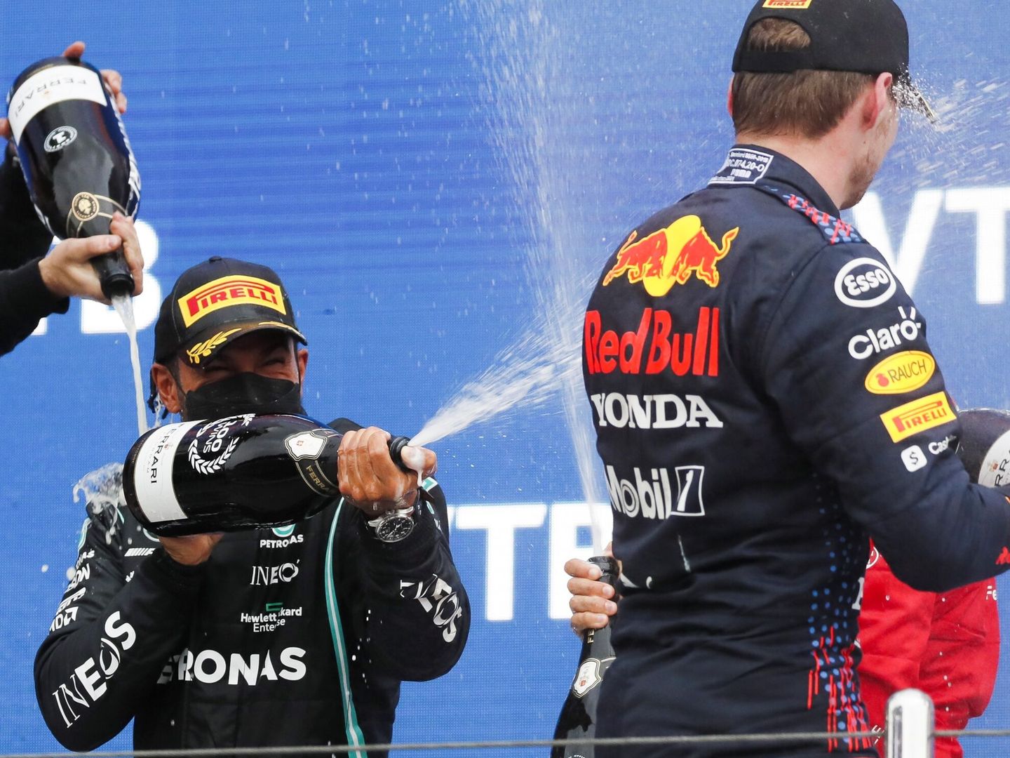 Mientras toda la 'agresividad' entre Hamilton y Verstappen se quede en el champán, mejor para todos.