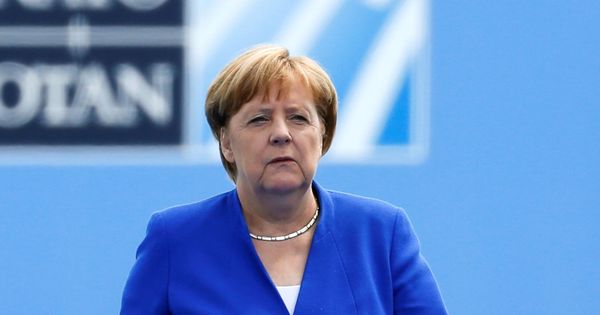 Foto: Merkel llegando a la OTAN tras las críticas de Trump (REUTERS)