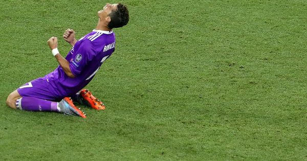 Foto: Cristiano Ronaldo celebrando la victoria del Madrid en la final. (EFE)