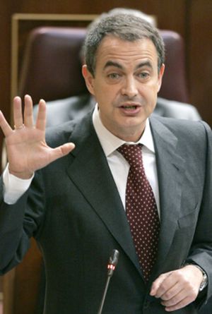 Zapatero desmiente "radicalmente" que su Oficina Económica hiciera un dossier sobre Francisco González