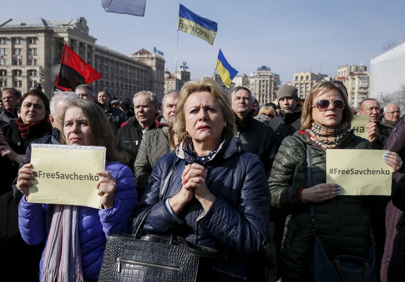 Ucranianos, en una manifestación para exigir a Rusia la liberación de la piloto Nadezhda Savchenko, en marzo de 2016. (Reuters)