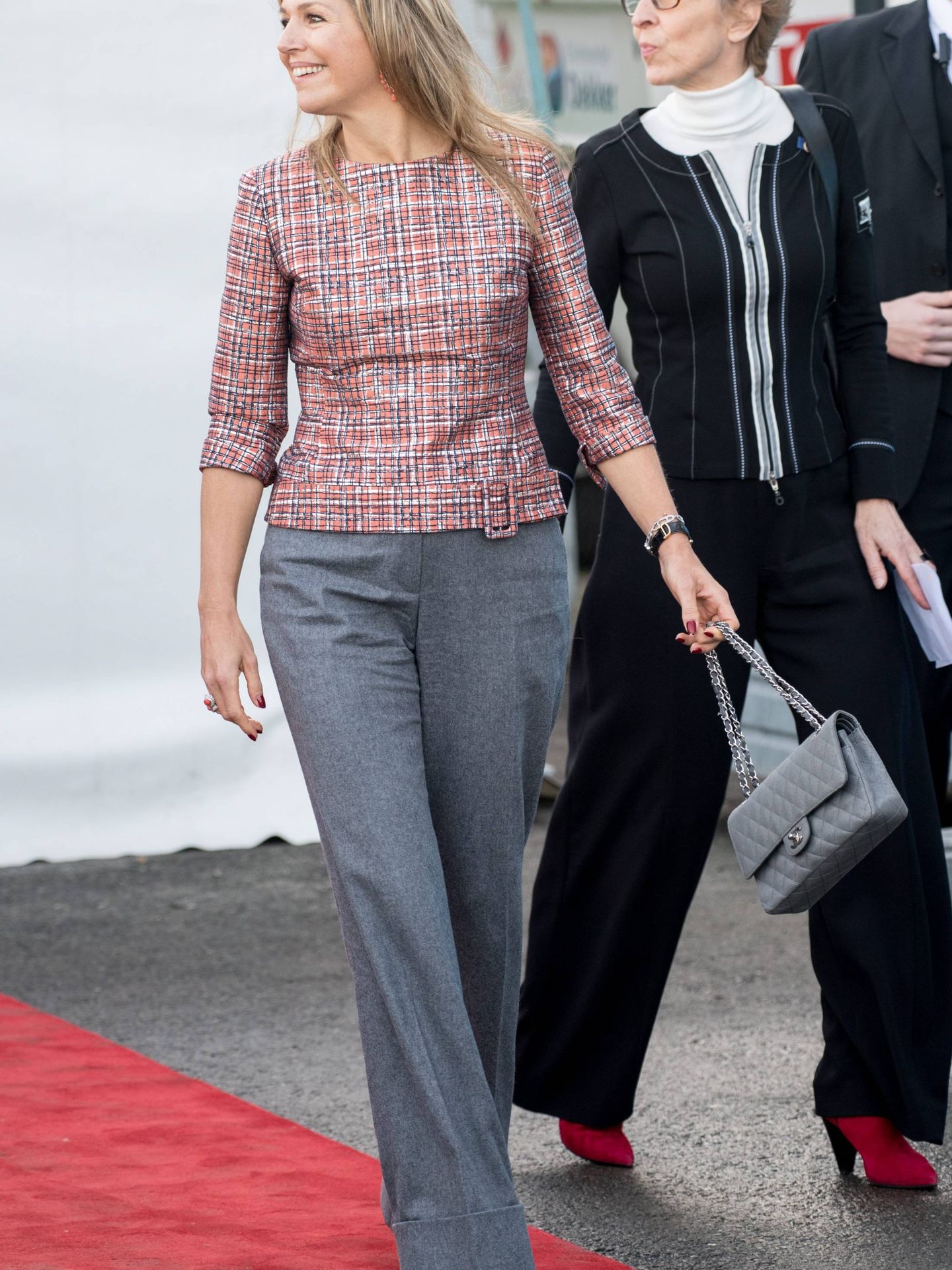 La reina Máxima, en su último acto oficial, con un bolso de Chanel. (Cordon Press)