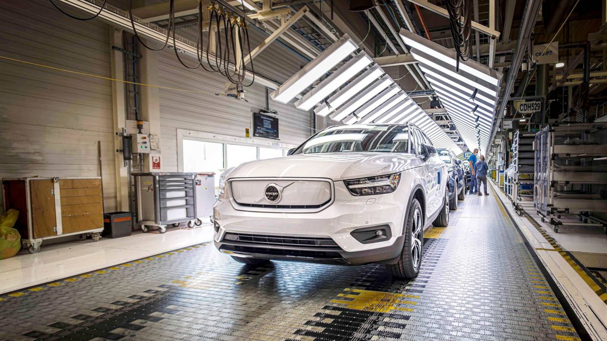 Volvo también se pasa a lo eléctrico y comienza la producción del XC40 Recharge