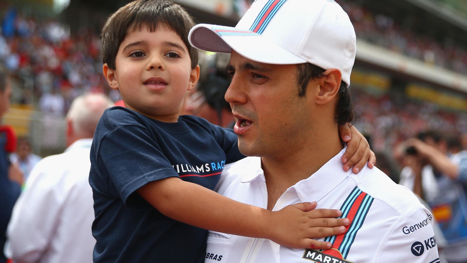 Foto: Felipe Massa con su hijo en el GP de España de hace un año.